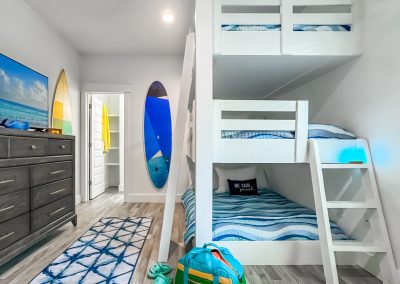 Sandy Shores, triple bunk bed room