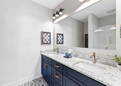 Diamond Oasis, bathroom