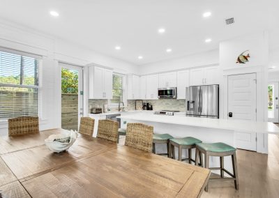 Coral Bay, kitchen and dining room