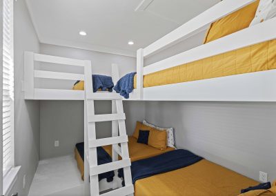 Bougie Buffalo, bunk beds