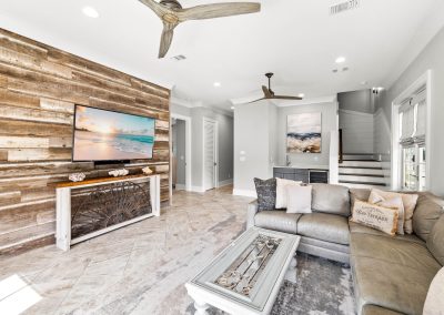 Grand Pearl, living space with wet bar