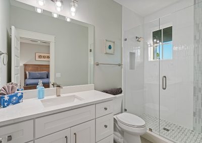 Coral Bay, bathroom