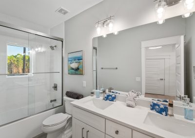 Coral Bay, bathroom