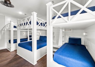 Grand Pearl, bunk beds