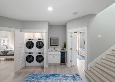 Coral Bay, laundry room