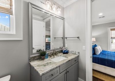 Grand Pearl, bathroom