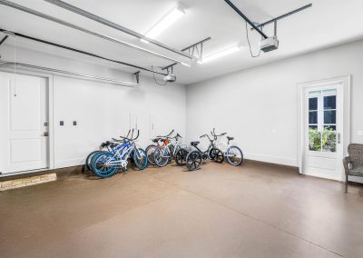 Grand Pearl, garage space with bikes