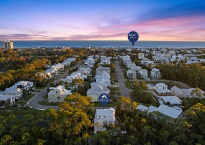 Coral Bay, proximity to the beach