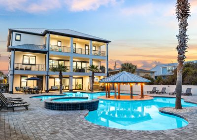 Atlantis, pool with hot tub and swim up bar