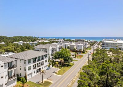 Emerald Palace, proximity to the beach