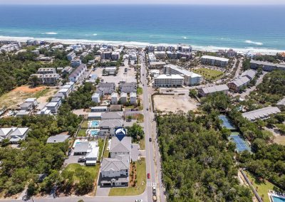 Emerald Palace, proximity to the beach