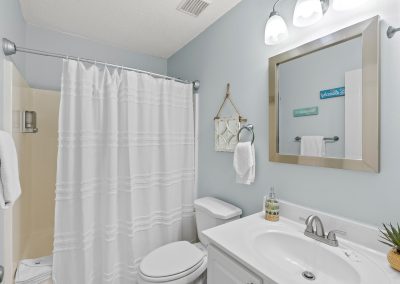 Wavy Whale, bathroom