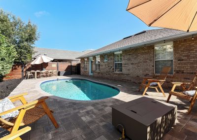Wavy Whale, pool