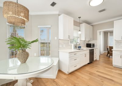Palm Royale, kitchen