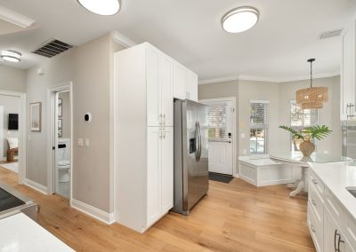 Palm Royale, kitchen