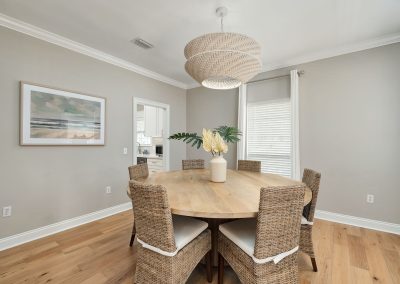 Palm Royale, round dining room table