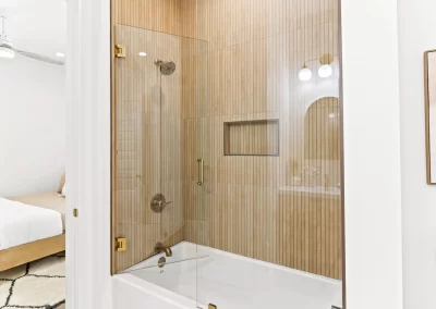 Black Pearl, bathroom