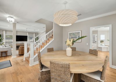 Palm Royale, round dining room table