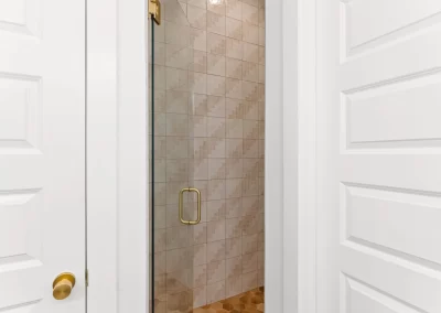 Black Pearl, bathroom