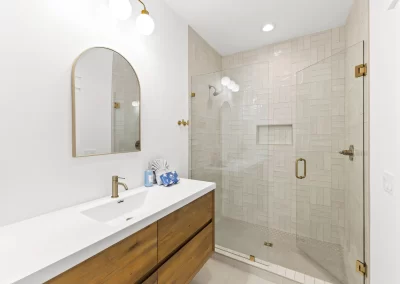 Black Pearl, bathroom