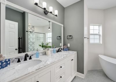 Palm Royale, bathroom