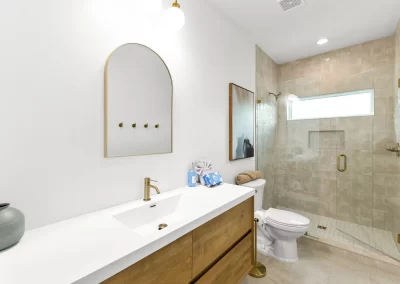 Black Pearl, bathroom