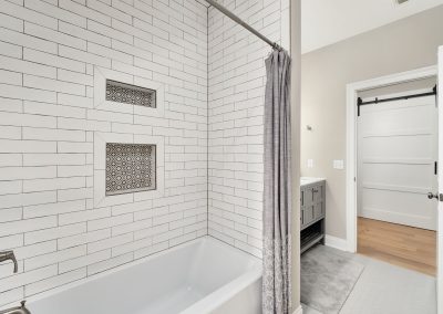 Palm Royale, bathroom
