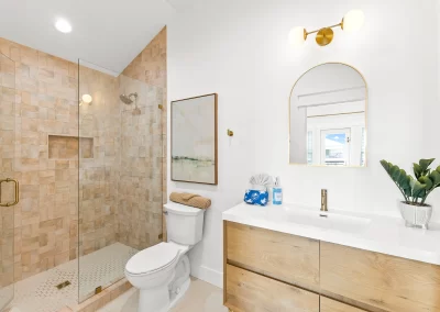 Black Pearl, bathroom