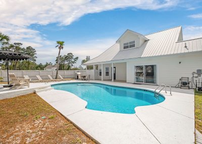 Palm Royale, pool