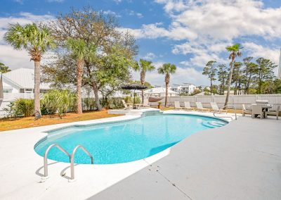 Palm Royale, pool