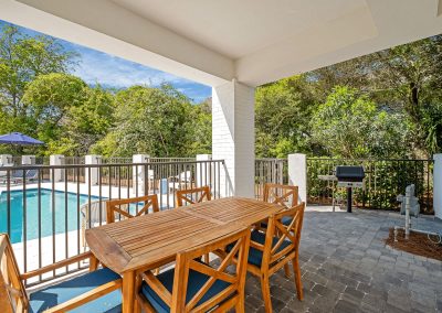 Casa D'Azure, pool and outdoor dining table